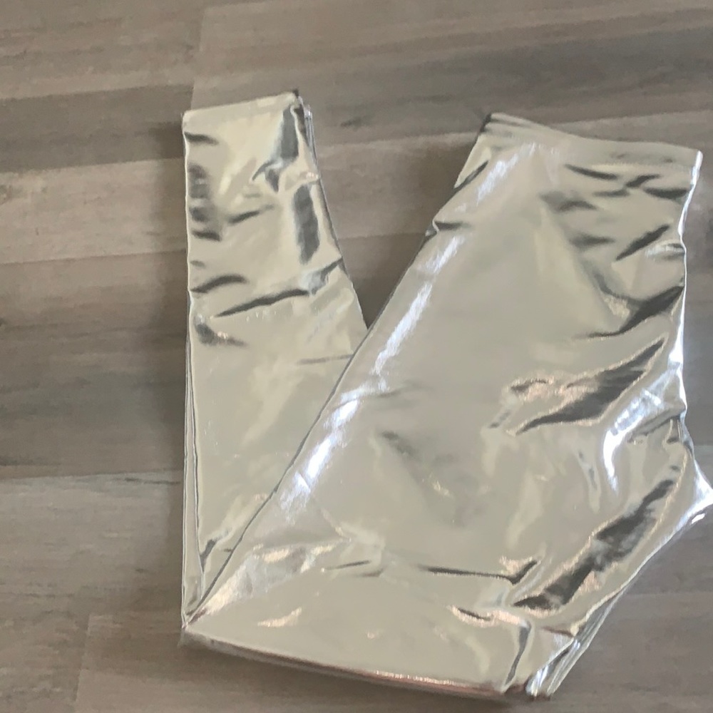 Silver metallic legging size Small